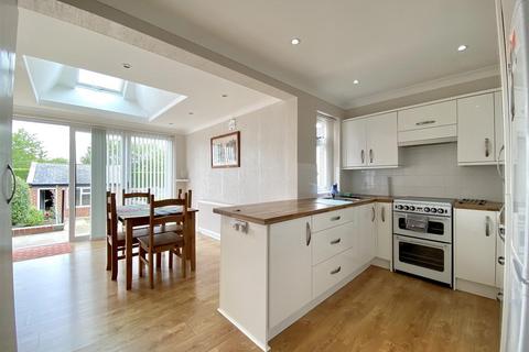 2 bedroom semi-detached bungalow for sale, South Lane Gardens, Elland