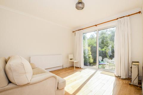 3 bedroom semi-detached house to rent, Leamington Crescent, Harrow, HA2