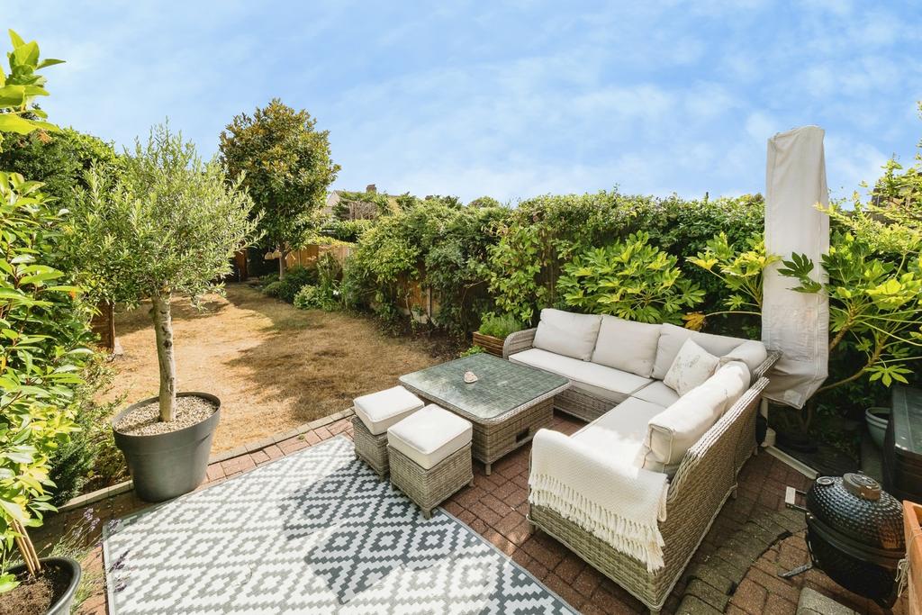 House in Hornchurch - More