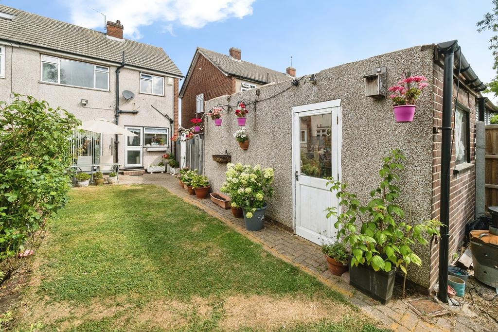 House in London, Emerson Park - More