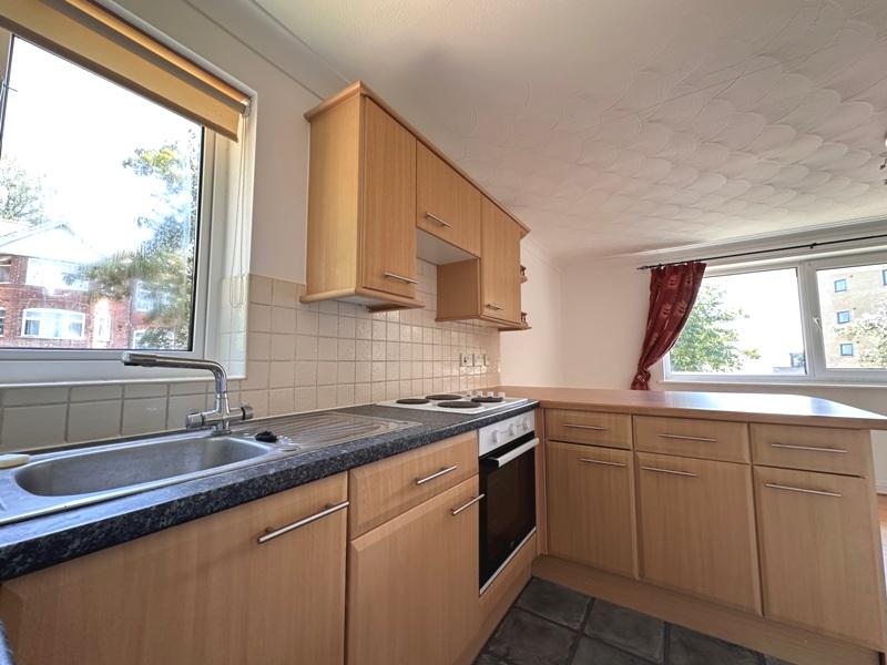 Apartment in Southampton - View 3
