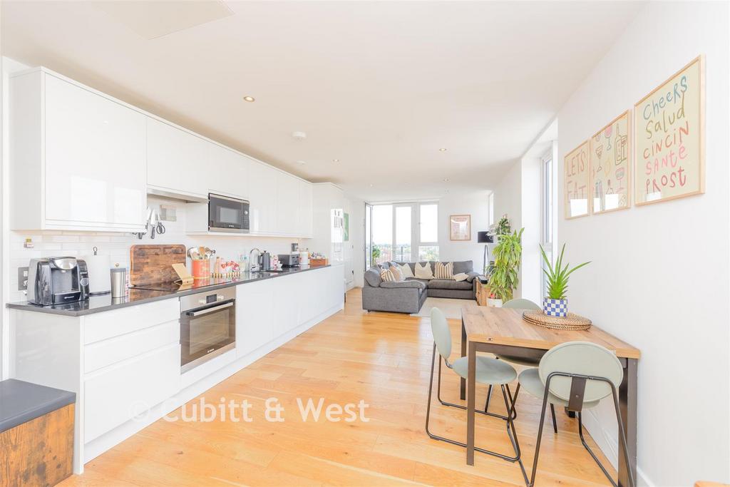 Apartment in Sutton - View 5