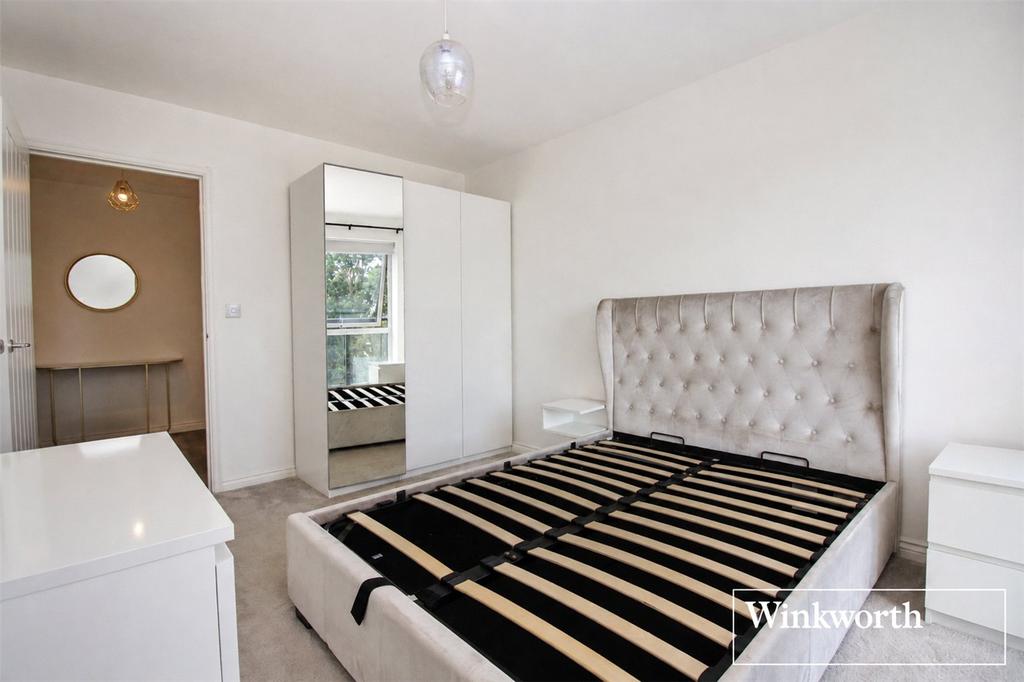 Apartment in Hertfordshire - More