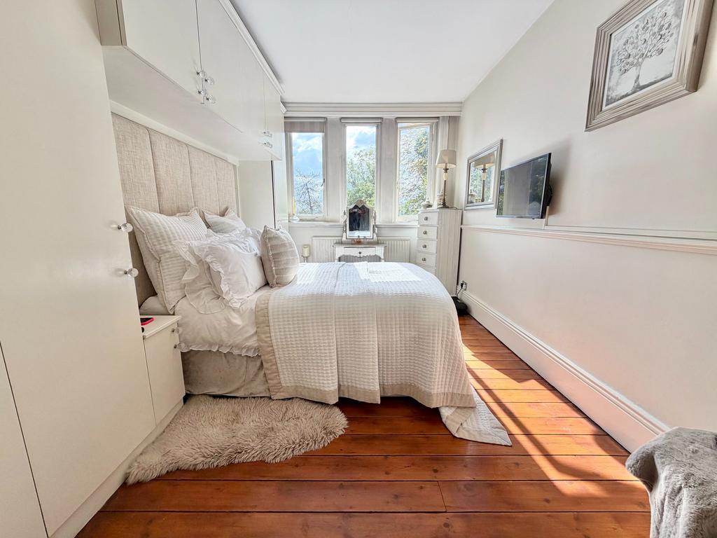 Apartment in Hertsmere, Hertfordshire - More