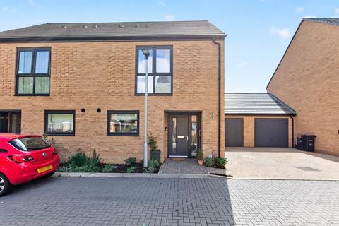 2 bedroom semi-detached house for sale, The Approach, St. Albans
