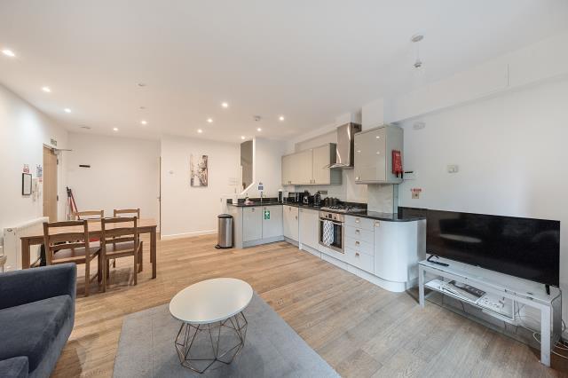 Apartment in Oxford - View 3