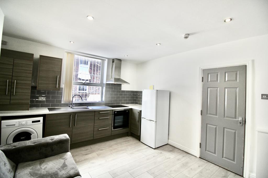 Apartment in Liverpool - More