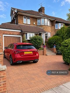 5 bedroom semi-detached house to rent, Northiam, London, N12