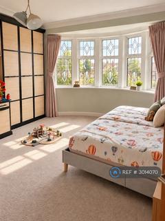 5 bedroom semi-detached house to rent, Northiam, London, N12