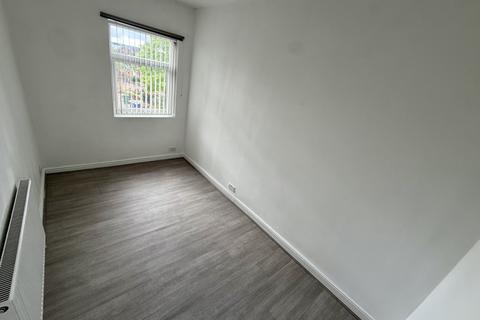 2 bedroom terraced house to rent, Rita Avenue, MANCHESTER, M14