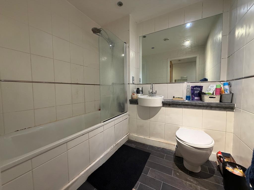 Apartment in Liverpool - More