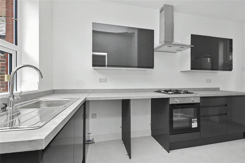 House in Leeds, West Yorkshire - View 2
