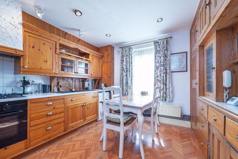 4 bedroom flat for sale, Bridge Lane, Temple Fortune, London, NW11