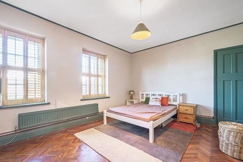 4 bedroom flat for sale, Bridge Lane, Temple Fortune, London, NW11