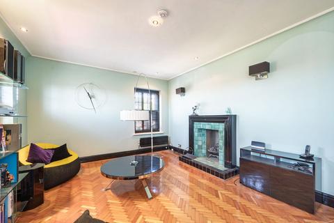 4 bedroom flat for sale, Bridge Lane, Temple Fortune, London, NW11