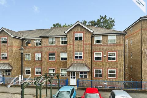 2 bedroom flat to rent, River Bank Close Maidstone ME15
