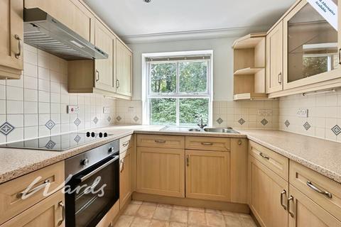 2 bedroom flat to rent, River Bank Close Maidstone ME15