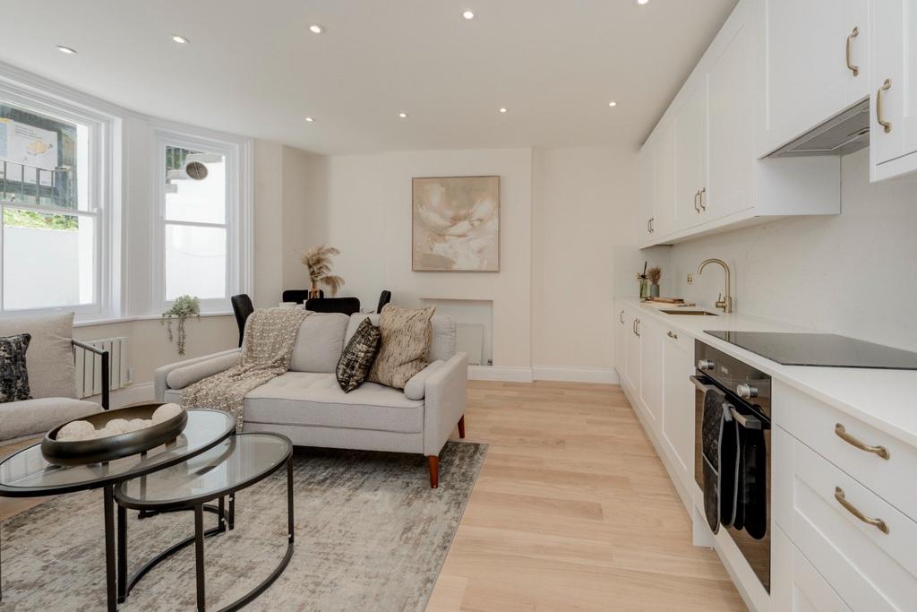 House in London - View 2