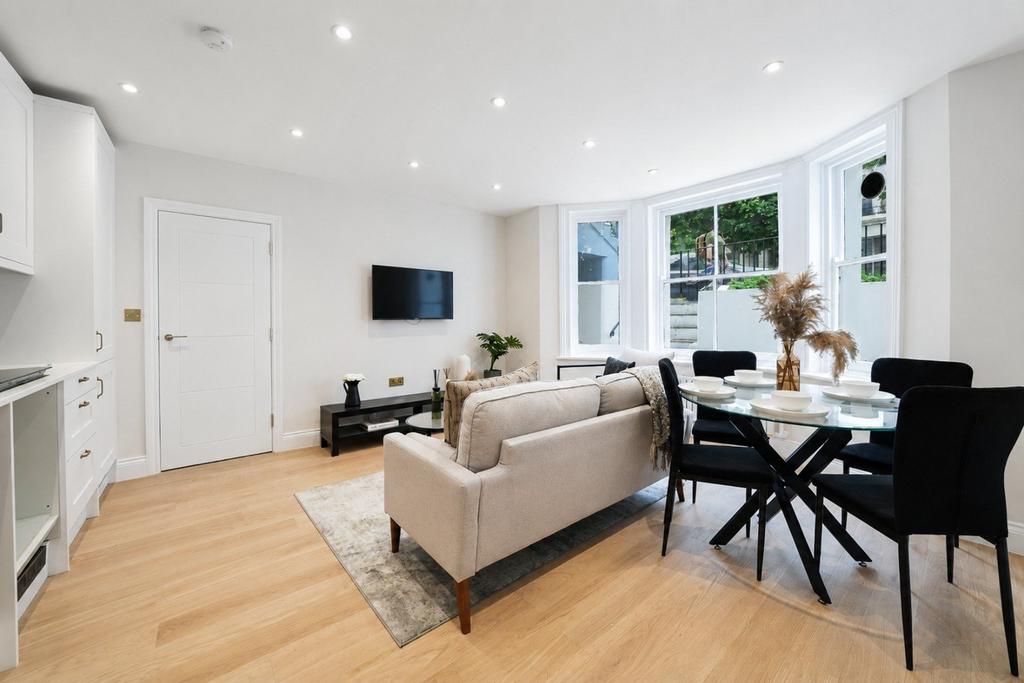 House in London - View 3