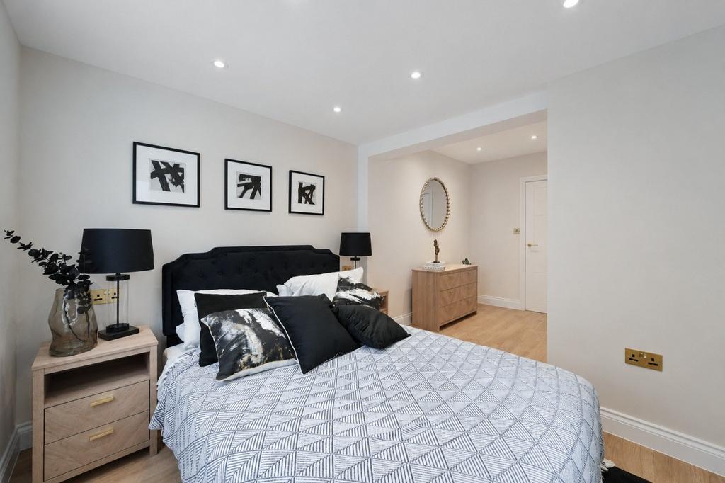 House in London - View 5