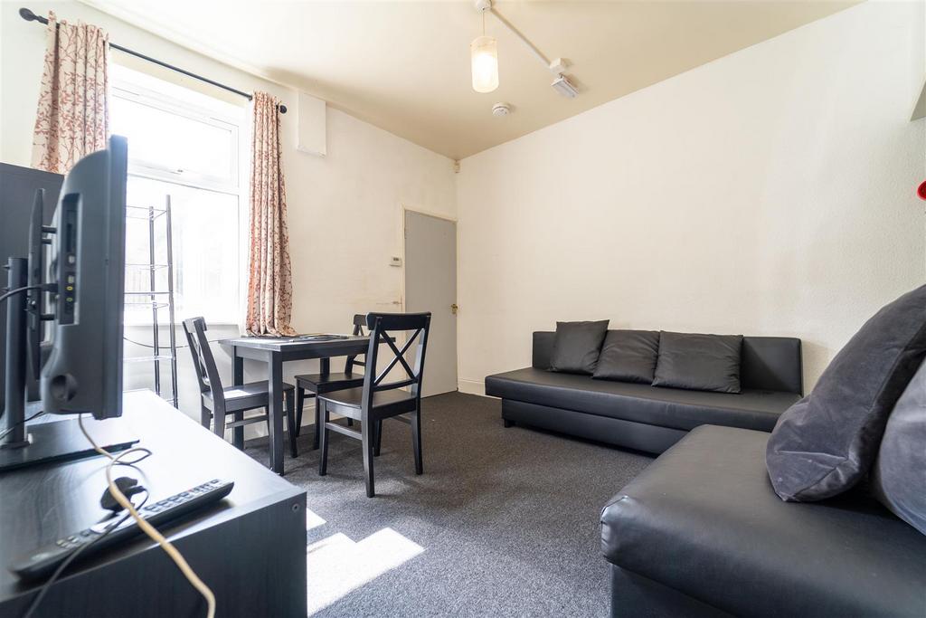 House in Birmingham, West Midlands - View 2