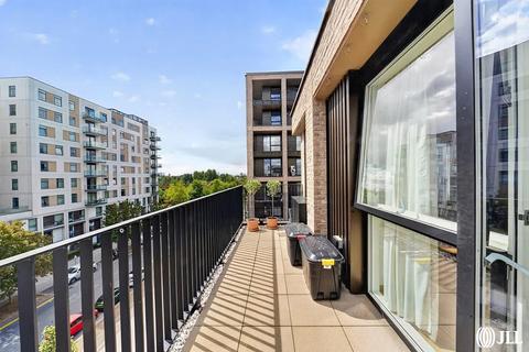 1 bedroom flat for sale, Triathlon Point, Madison Way, London, E20