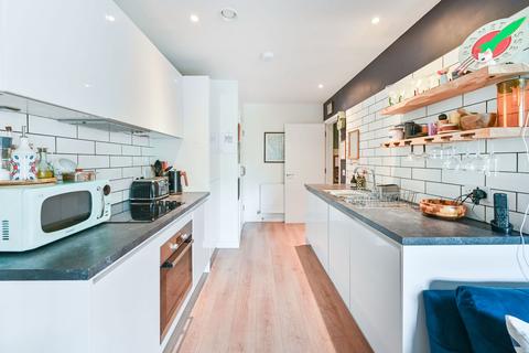 1 bedroom flat for sale, St, James' Crescent, Brixton, London, SW9