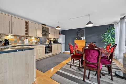 3 bedroom flat for sale, Millers Green, Nottingham, NG2