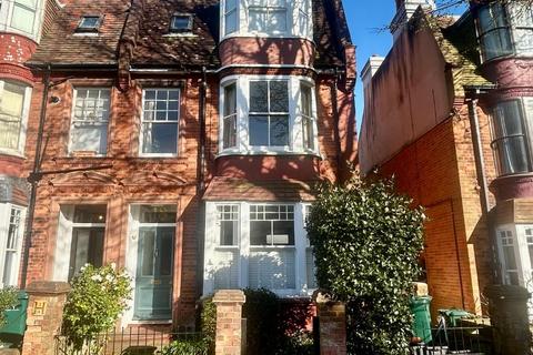 Studio to rent, Buxton Road, Brighton