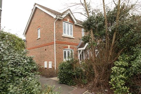 2 bedroom semi-detached house to rent, Knaphill, Woking GU21
