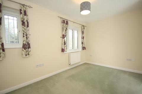 2 bedroom semi-detached house to rent, Knaphill, Woking GU21