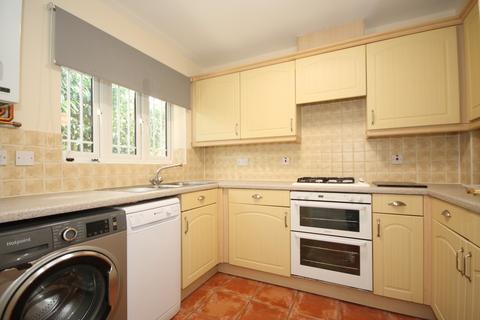 2 bedroom semi-detached house to rent, Knaphill, Woking GU21