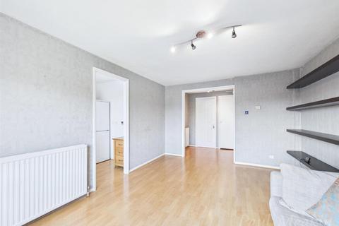 1 bedroom flat to rent, Bellfield, Pixton Way, Croydon