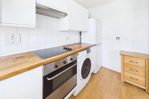 1 bedroom flat to rent, Bellfield, Pixton Way, Croydon