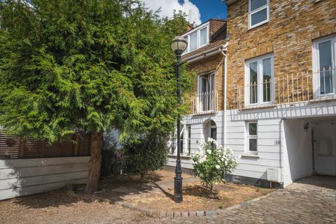 Robinscroft Mews, London, SE10