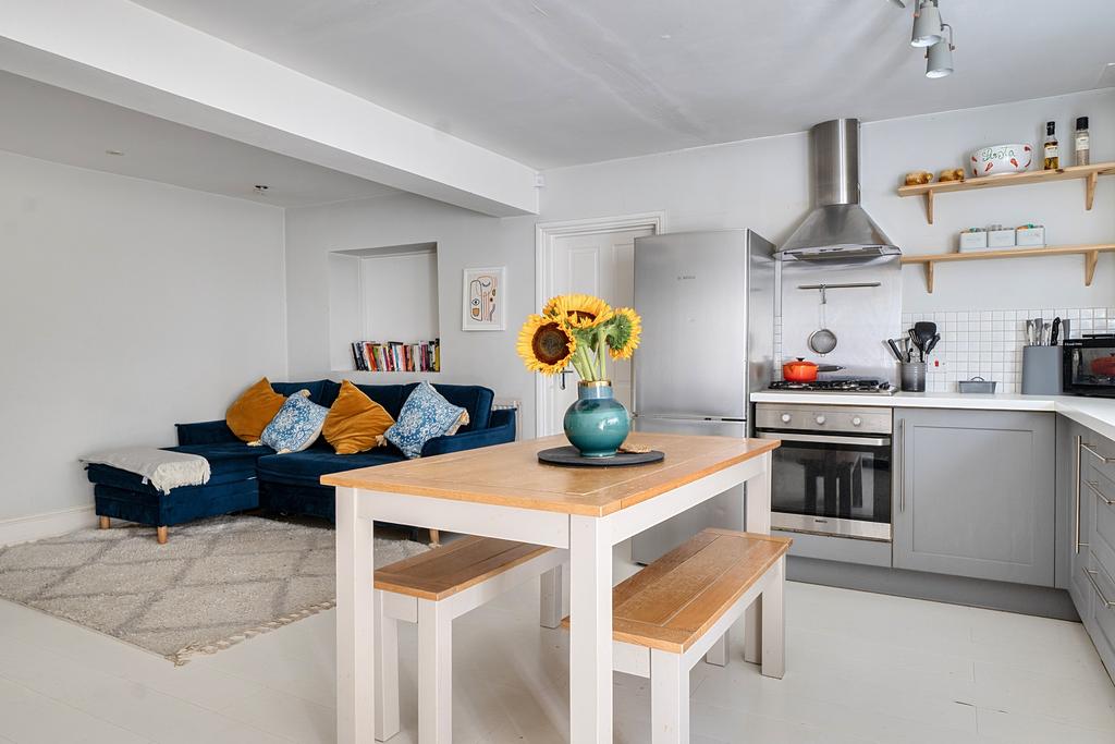 Apartment in Bristol - View 3