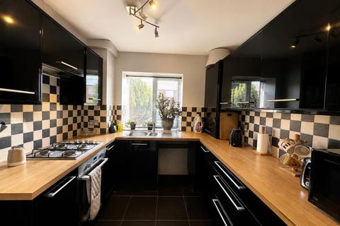 2 bedroom maisonette for sale, Exeter Road, Hanworth