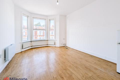 2 bedroom flat to rent, Windsor Road, Ilford IG1