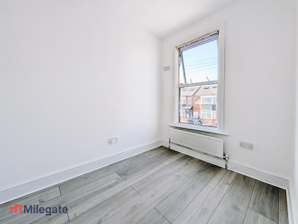 Apartment in Ilford - View 2