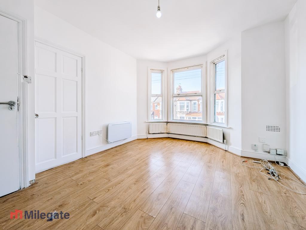 Apartment in Ilford - View 3