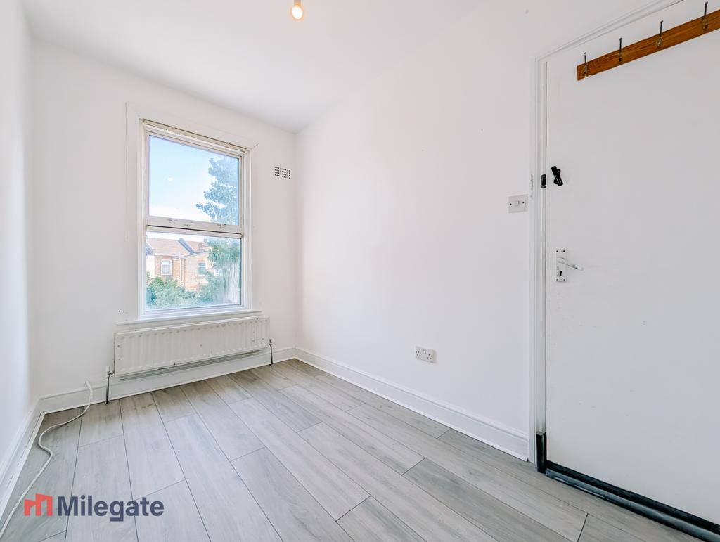 Apartment in Ilford - View 4