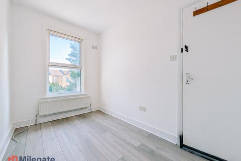 2 bedroom flat to rent, Windsor Road, Ilford IG1