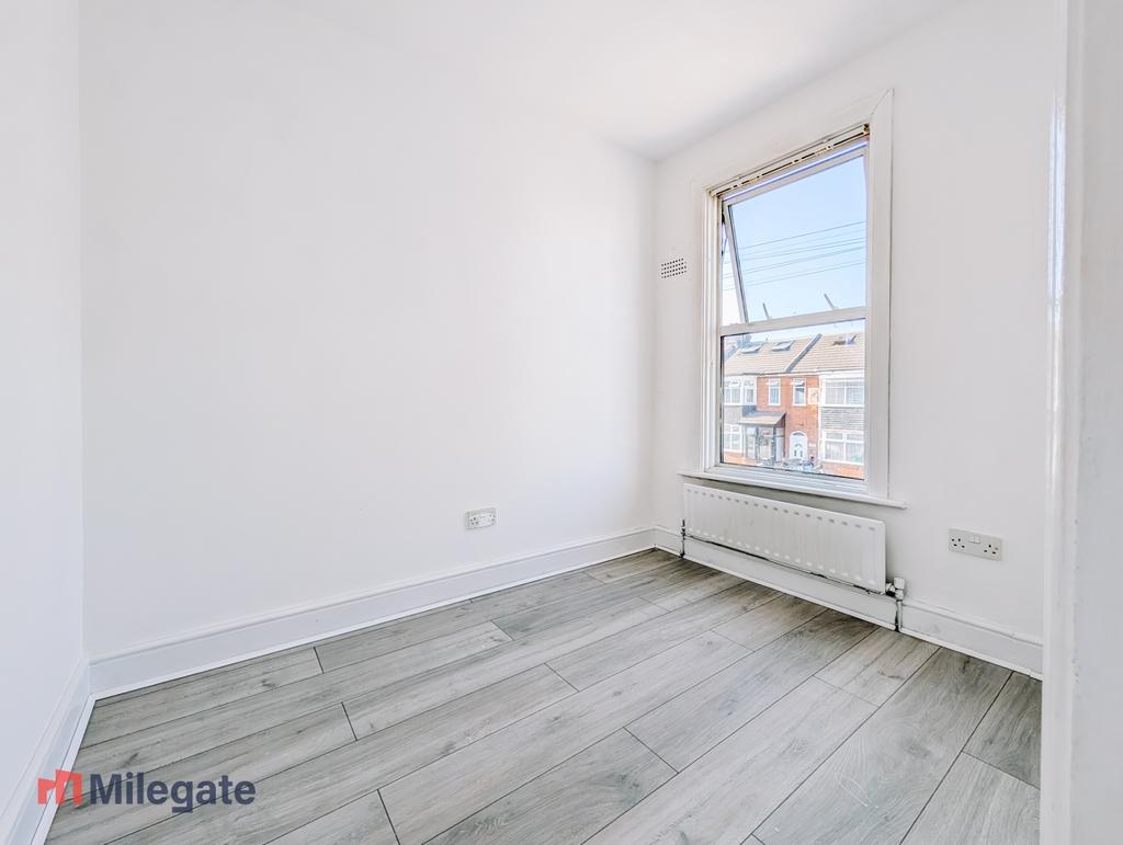 Apartment in Ilford - View 5