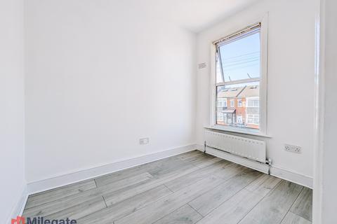2 bedroom flat to rent, Windsor Road, Ilford IG1