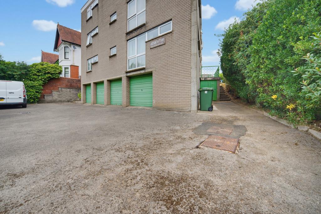 Apartment in Cardiff - View 2