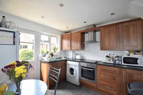 4 bedroom terraced house to rent, Bath Road, Hampshire PO4