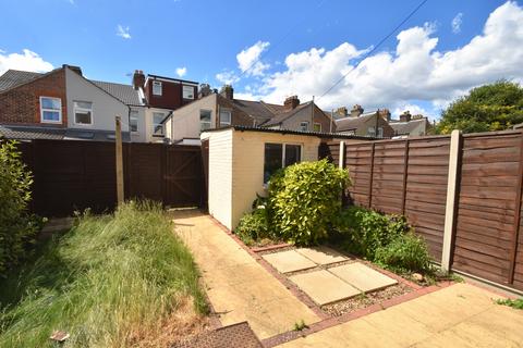 4 bedroom terraced house to rent, Bath Road, Hampshire PO4