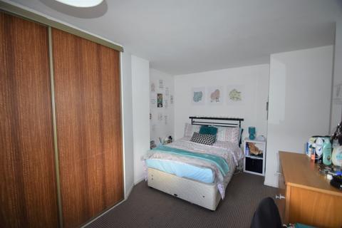 4 bedroom terraced house to rent, Bath Road, Hampshire PO4