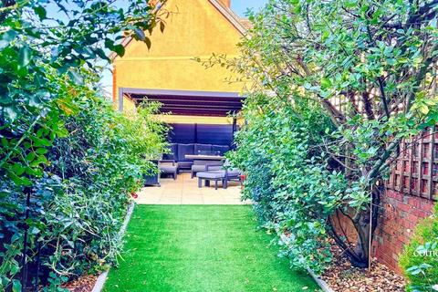 4 bedroom end of terrace house for sale, London CR2