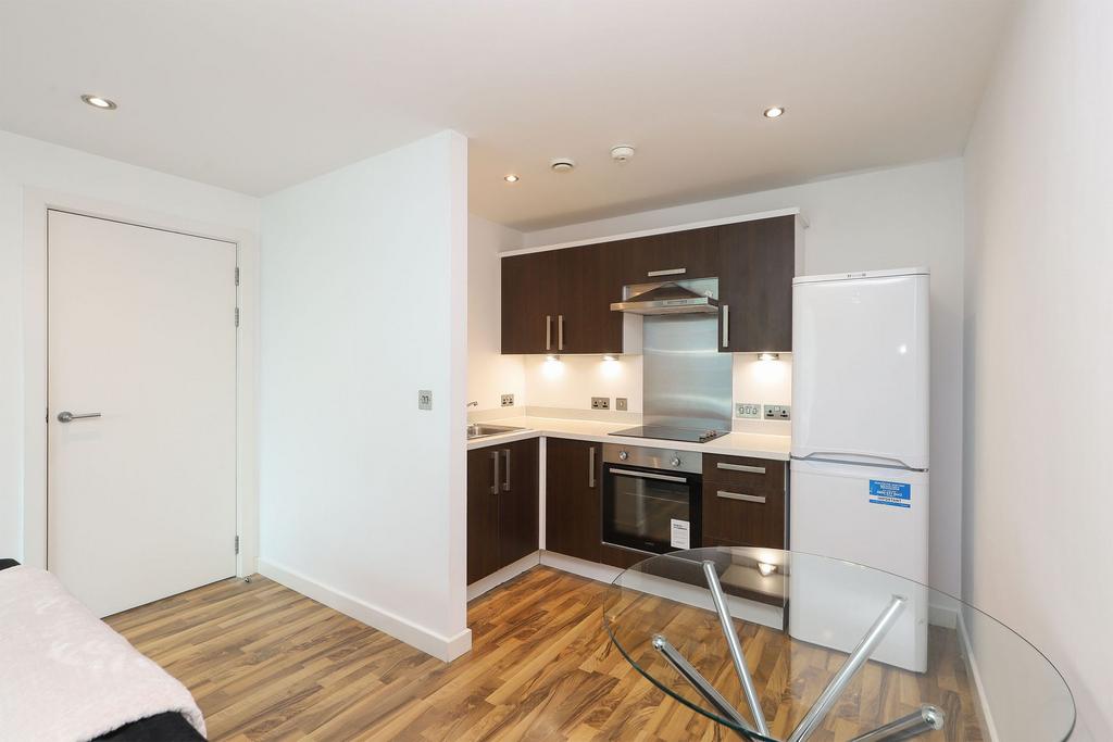 Apartment in Sheffield, South Yorkshire - More